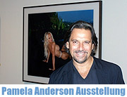 Pamela Anderson: American Icon" von Sante D'Orazio. Kurzausstellung im Haus der Kunst vom 08.09.-15.09.2005 (Foto: Martin Schmitz)