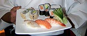 Sushi als Platten oder auch in Boxen (Foto: Martin Schmitz)