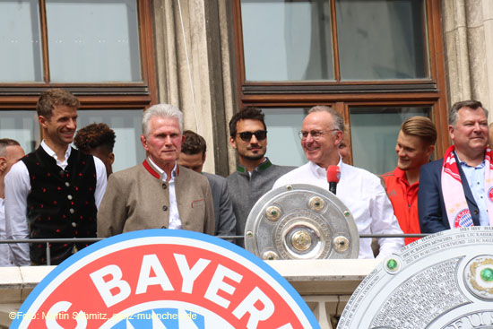 Thomas Müller, Jupp Heynckes, Karl-Heinz Rummenigge, Brgermeister Josef Schmid auf dem Rathausbalkon bei der FC Bayern Meisterfeier am 20.05.2018 (©Foto.Martin Schmitz)