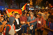 gefeiert wurde ein bißchen am Abend des 21.06.2014 auf der Leopoldstraße nach dem 2:2 Deutschland vs. Ghana (©Foto: MartiN Schmitz)