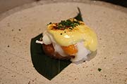 zum Bruch gibt es auch Egg Benedict auf knusprigem Reis  (©Fot: Martin Schmitz)