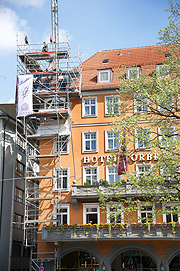 eine Turmzwiebel für das Hotel Torbräu (©Foto: Chr. Rudnik)