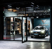 CUPRA Pop-Up Store im Werksviertel-Mitte präsentiert den neuen Crossover-SUV CUPRA Formentor (©Foto: CUPRA)