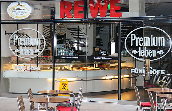 REWE Premium Markt in den Fünf Höfen, München. Eröffnung am 11.12.2015 Gourmetansprüche und Regionalität verbunden in einem sehr hochwertigen Ambiente (©Foto. Martin Schmitz)