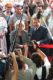 Klaus D. Thannhuber, Geschäftsführer der Schranne, eröffnete mit Gabriele Friedrch, Kommunakreferentin der Landeshauptstadt München, am 5.9.2005 die Schranne (Foto: Martin Schmitz)