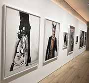 Ausstellung „Exposed“ des Rockstars und Fotografen Bryan Adams in der Leica Galerie zur Eröffnung des Leica Store im Oktober 2020 (©Foto: Martin Schmitz)